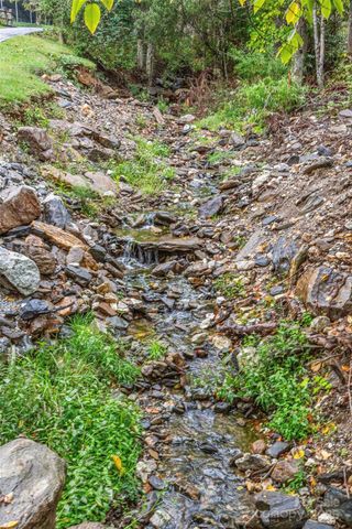 25 Ray Mine Road, Burnsville, NC 28714