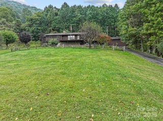 25 Ray Mine Road, Burnsville, NC 28714