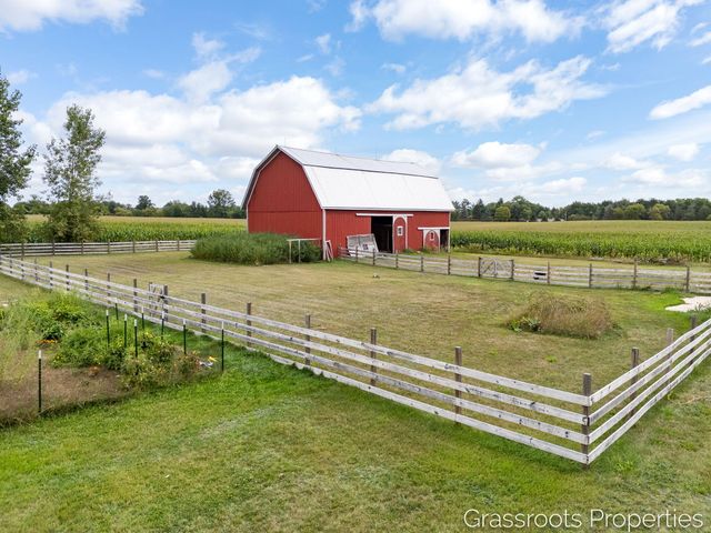 6196 W Sidney Road, Sidney, MI 48885