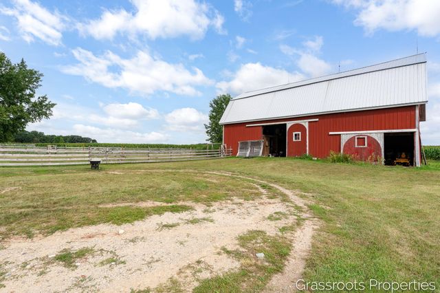 6196 W Sidney Road, Sidney, MI 48885