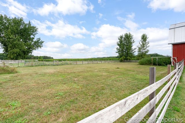 6196 W Sidney Road, Sidney, MI 48885