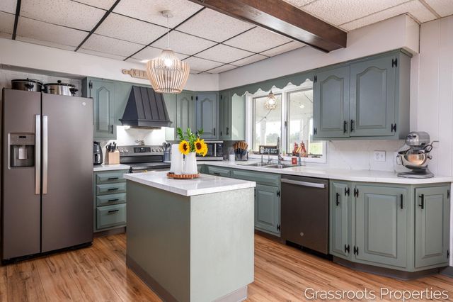 6196 W Sidney Road, Sidney, MI 48885
