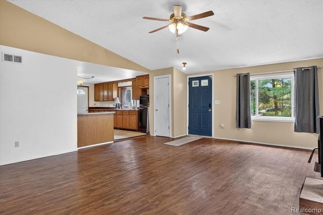 18944 Doyle Road, Gregory, MI 48137