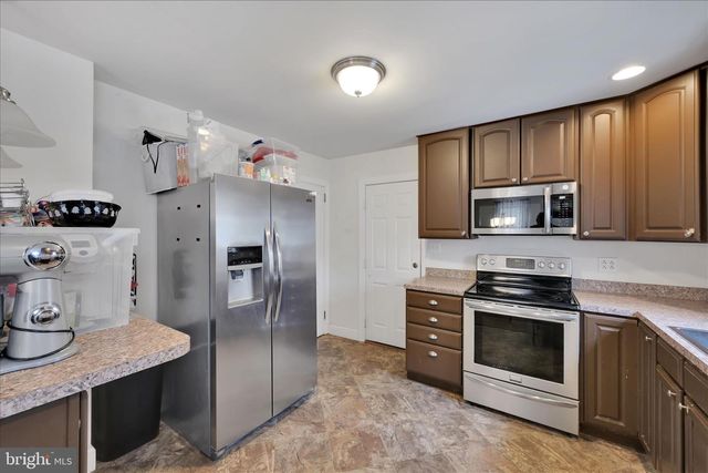 1611 ELK AVE, Pottsville, PA 17901