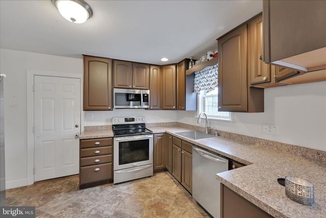 1611 ELK AVE, Pottsville, PA 17901