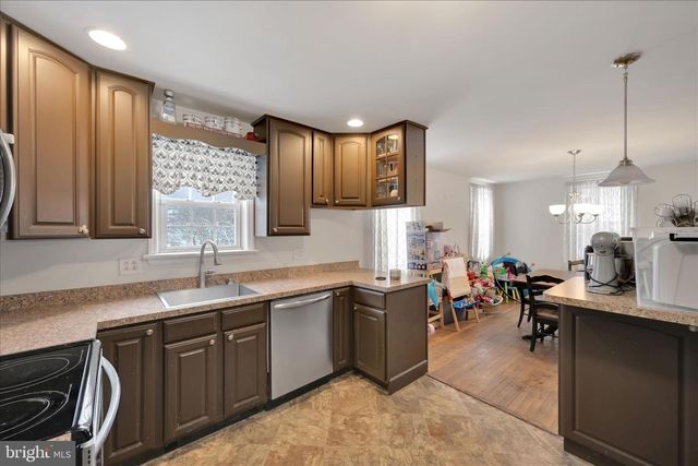 1611 ELK AVE, Pottsville, PA 17901