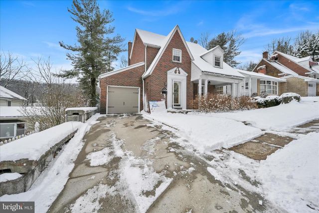 1611 ELK AVE, Pottsville, PA 17901