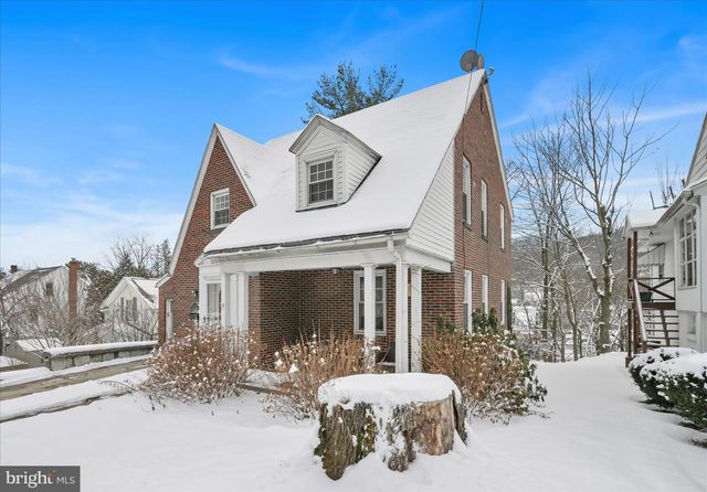 1611 ELK AVE, Pottsville, PA 17901