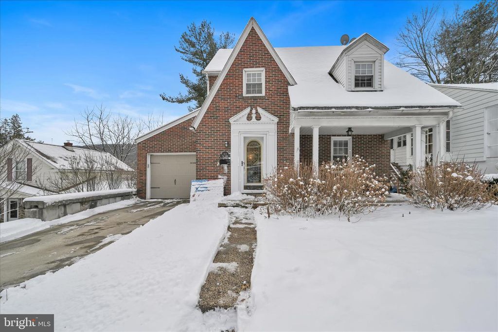 1611 ELK AVE, Pottsville, PA 17901