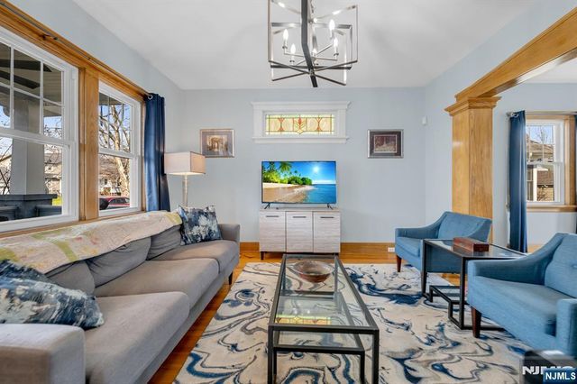 95 McKinley Avenue, Hawthorne, NJ 07506