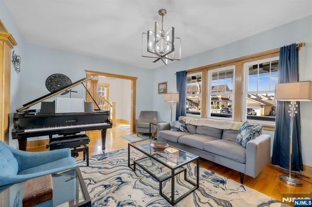 95 McKinley Avenue, Hawthorne, NJ 07506
