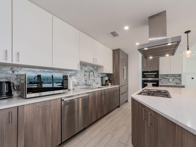 15 AVALON STREET 701, Clearwater Beach, FL 33767