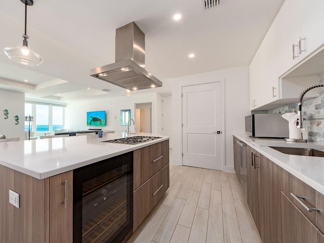 15 AVALON STREET 701, Clearwater Beach, FL 33767
