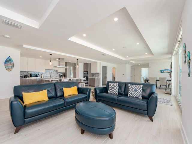 15 AVALON STREET 701, Clearwater Beach, FL 33767