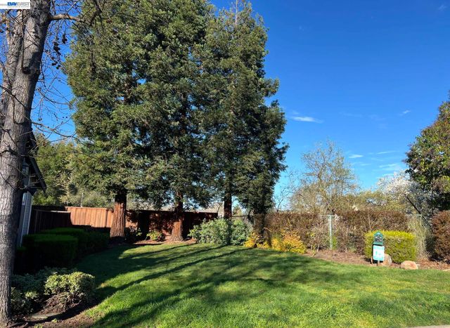 3877 Vine St, Pleasanton, CA 94566