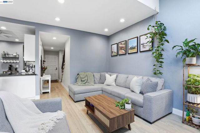 3877 Vine St, Pleasanton, CA 94566