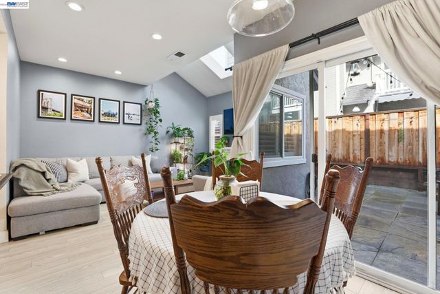 3877 Vine St, Pleasanton, CA 94566