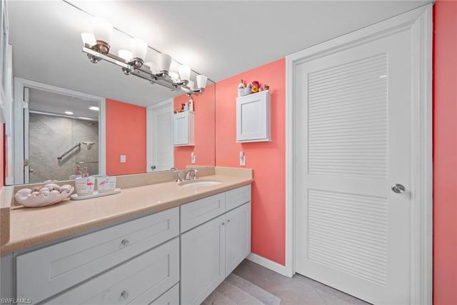 1340 Middle Gulf DR 8A, Sanibel, FL 33957