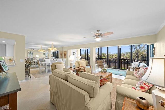 1340 Middle Gulf DR 8A, Sanibel, FL 33957