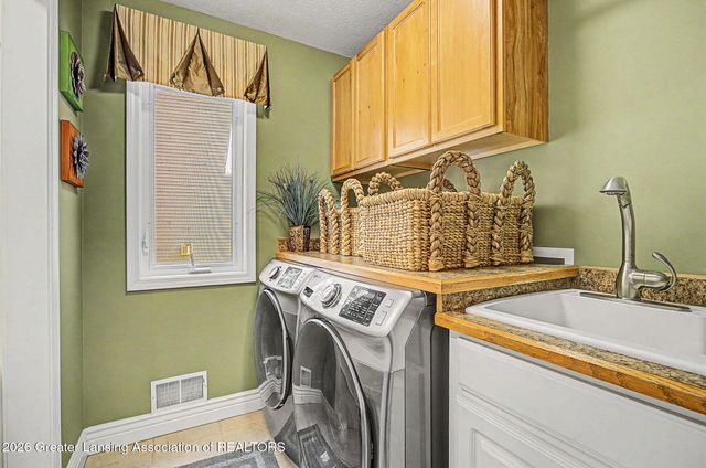 2047 Arbor Meadows Drive, Dewitt, MI 48820