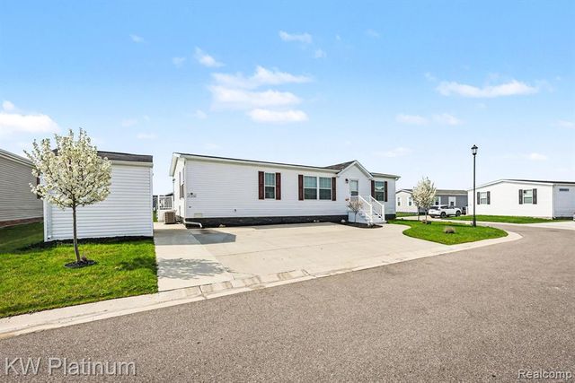 57512 Mill Point Road, Lenox, MI 48048