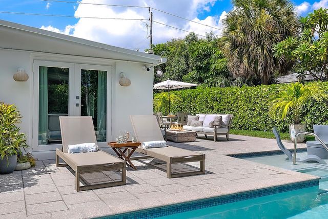 8001 Arlington Place, West Palm Beach, FL 33405