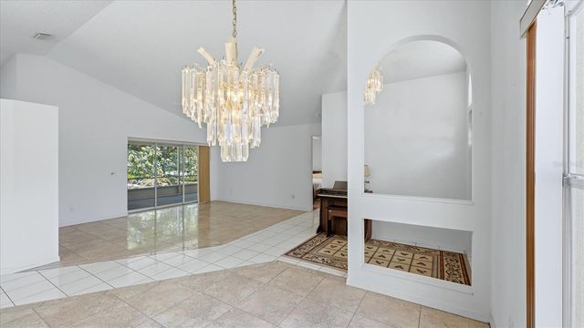 6157 55TH AVENUE CIRCLE E, Bradenton, FL 34203