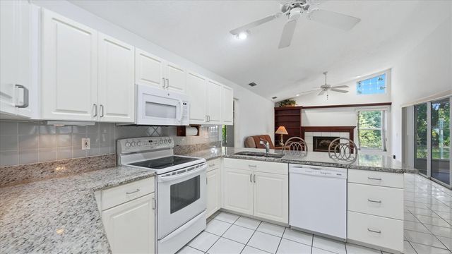 6157 55TH AVENUE CIRCLE E, Bradenton, FL 34203