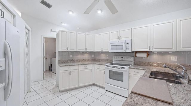 6157 55TH AVENUE CIRCLE E, Bradenton, FL 34203
