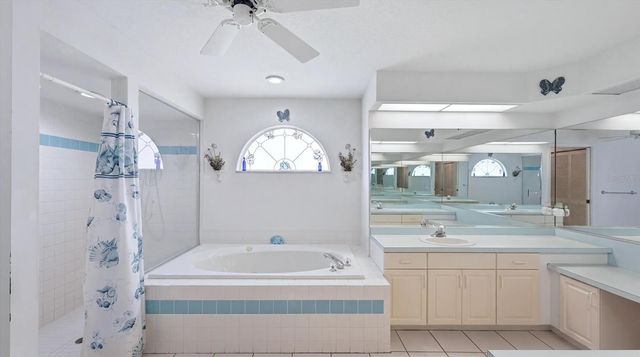 6157 55TH AVENUE CIRCLE E, Bradenton, FL 34203