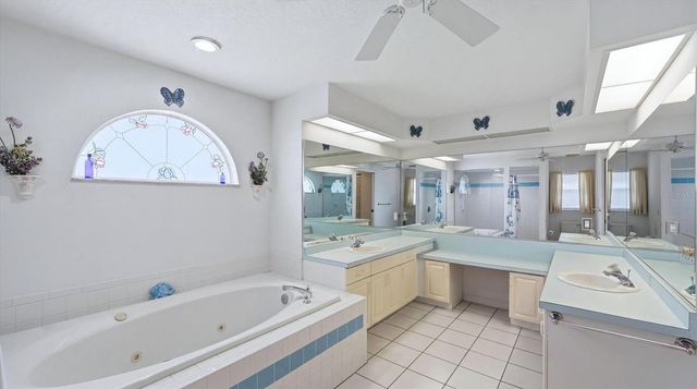 6157 55TH AVENUE CIRCLE E, Bradenton, FL 34203