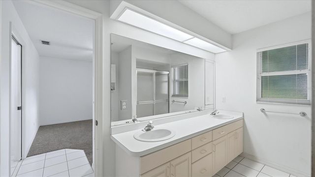 6157 55TH AVENUE CIRCLE E, Bradenton, FL 34203
