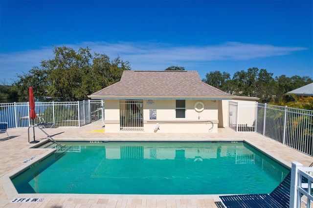 6157 55TH AVENUE CIRCLE E, Bradenton, FL 34203