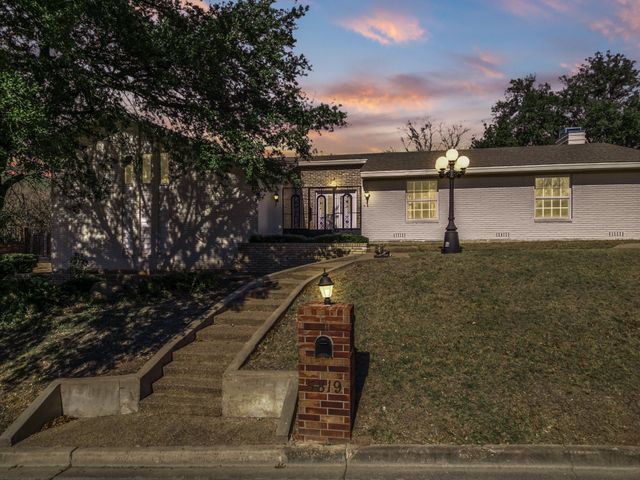5819 Mount Rockwood Circle, Waco, TX 76710