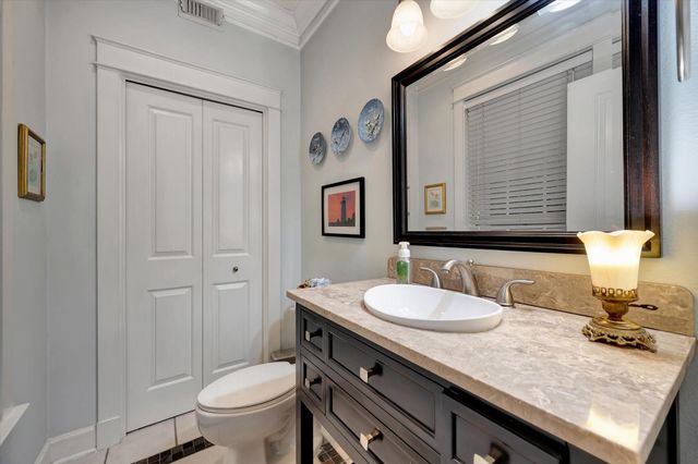 222 Oak Road Road, Clear Lake Shores, TX 77565
