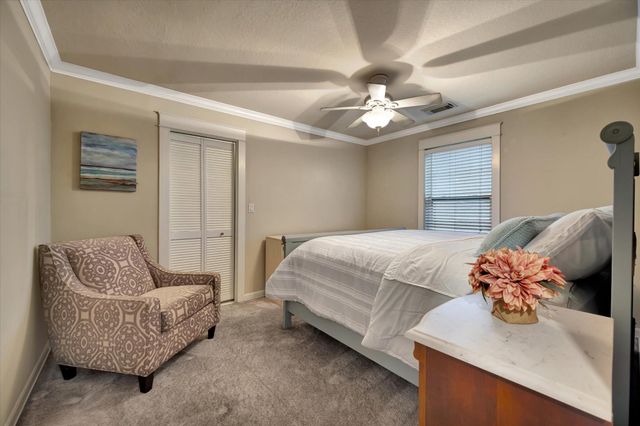 222 Oak Road Road, Clear Lake Shores, TX 77565