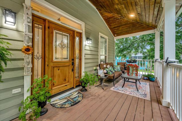 222 Oak Road Road, Clear Lake Shores, TX 77565