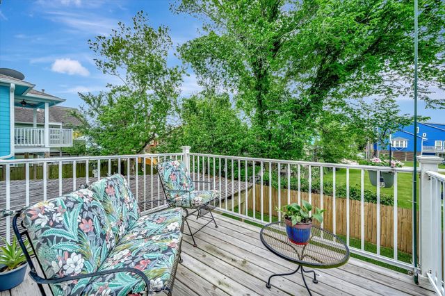 222 Oak Road Road, Clear Lake Shores, TX 77565
