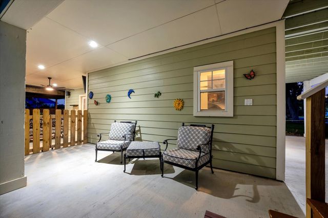 222 Oak Road Road, Clear Lake Shores, TX 77565