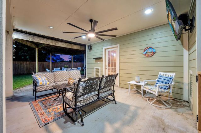 222 Oak Road Road, Clear Lake Shores, TX 77565