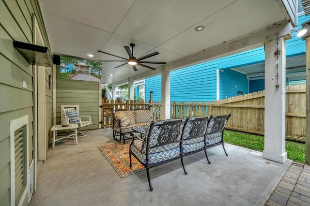 222 Oak Road Road, Clear Lake Shores, TX 77565