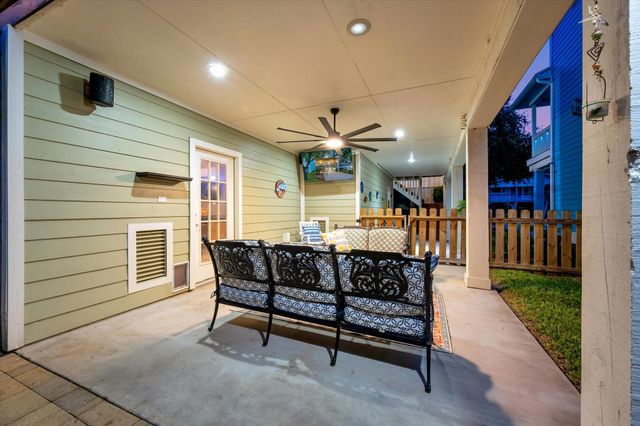 222 Oak Road Road, Clear Lake Shores, TX 77565