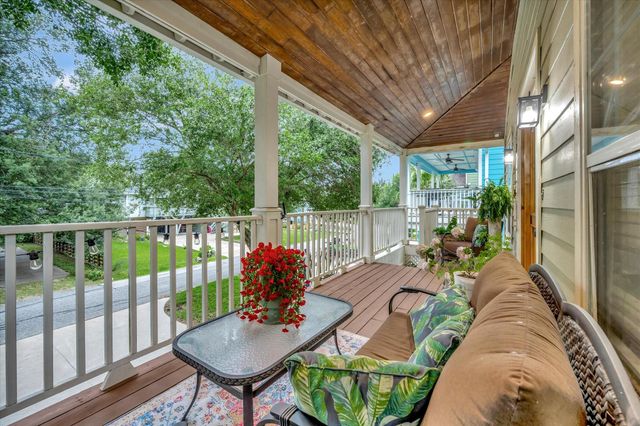 222 Oak Road Road, Clear Lake Shores, TX 77565