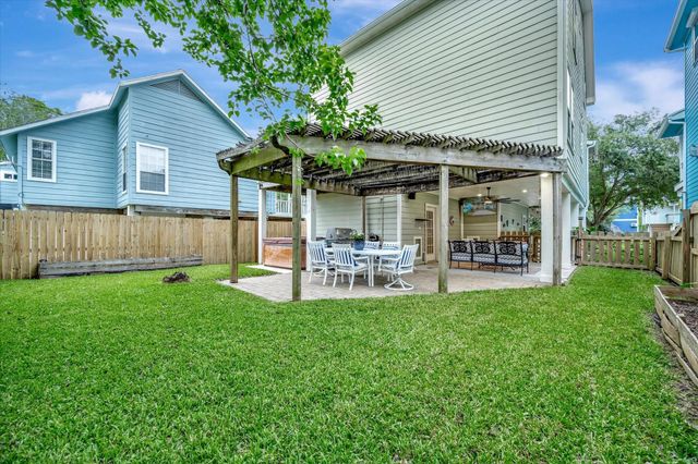 222 Oak Road Road, Clear Lake Shores, TX 77565