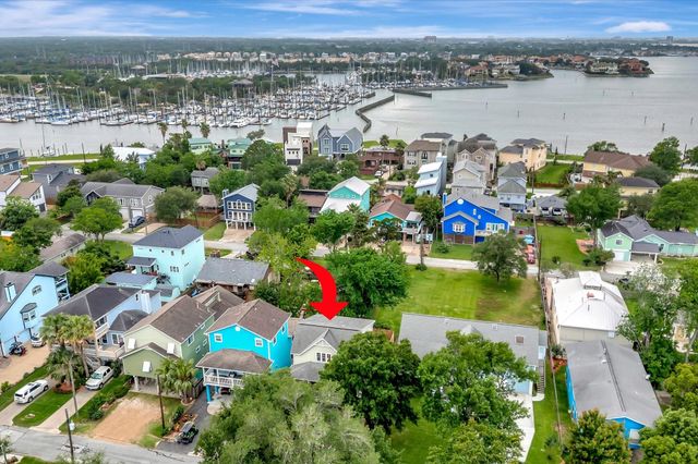 222 Oak Road Road, Clear Lake Shores, TX 77565