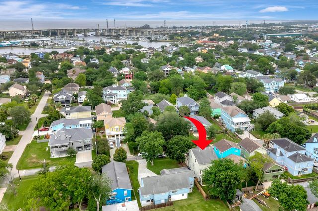 222 Oak Road Road, Clear Lake Shores, TX 77565
