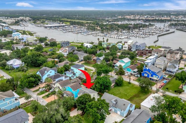 222 Oak Road Road, Clear Lake Shores, TX 77565