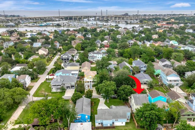 222 Oak Road Road, Clear Lake Shores, TX 77565