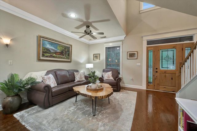 222 Oak Road Road, Clear Lake Shores, TX 77565