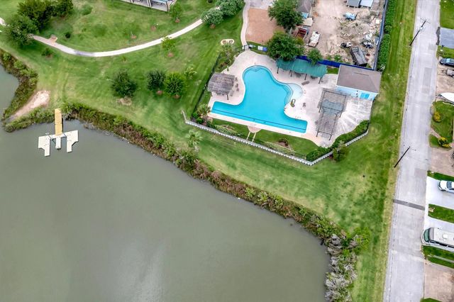 222 Oak Road Road, Clear Lake Shores, TX 77565
